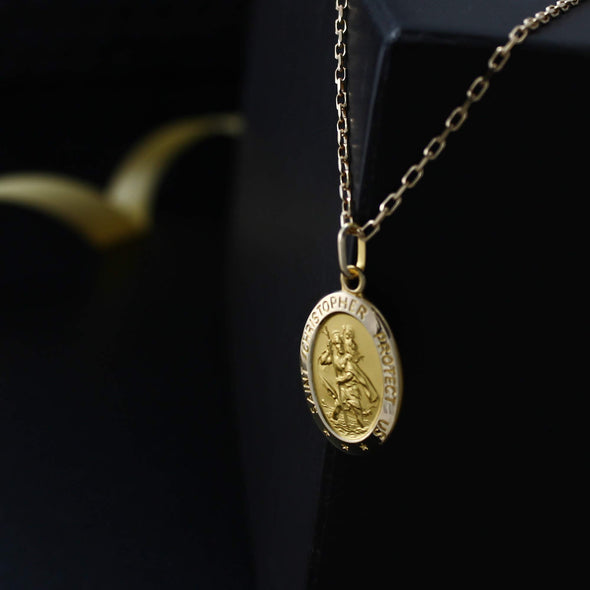 9ct Gold St Christopher Pendant Medal Necklace with 18" Chain and jewellery gift box - 'SAINT CHRISTOPHER PROTECT US' is embossed around the pendant
