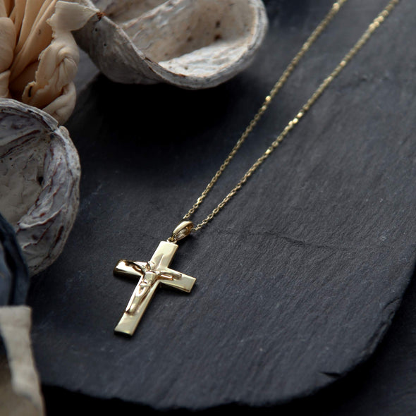 9ct Gold Crucifix Cross Pendant Necklace with adjustable 16"-18" Chain and Jewellery Gift Box